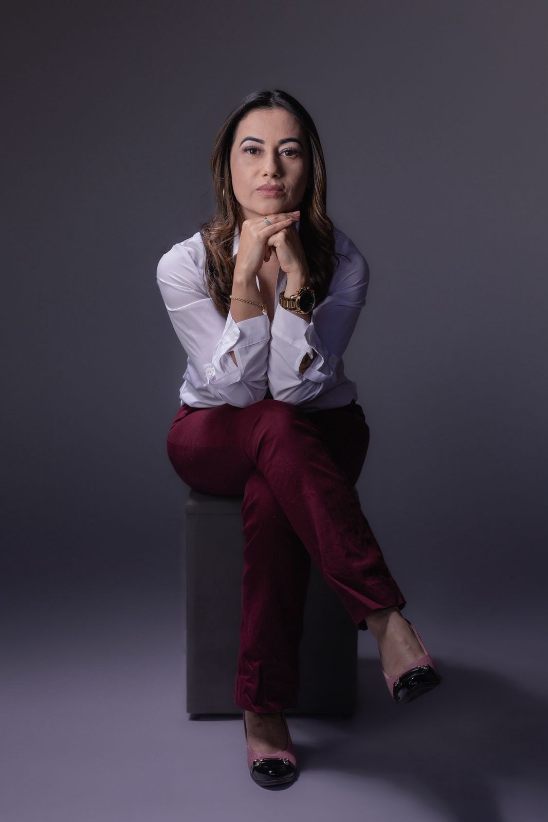 Beatriz da Silva em retrato de estúdio